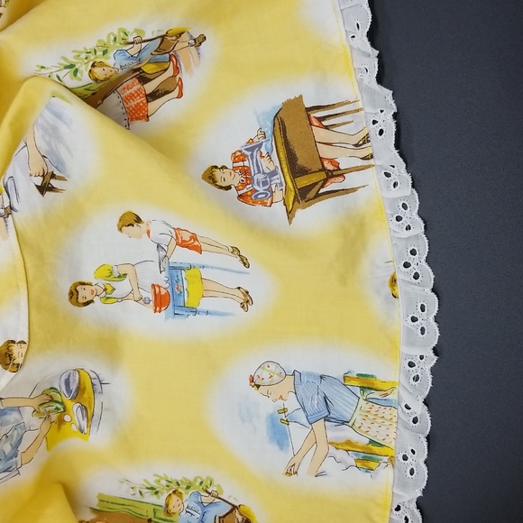 Vintage Hand Crafted 60's Apron - Picture 11 of 11